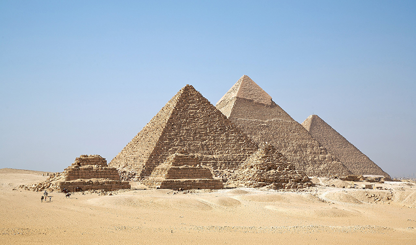 A Cairo Pyramids and Egyptian Museum Tour from Sharm by Airplane